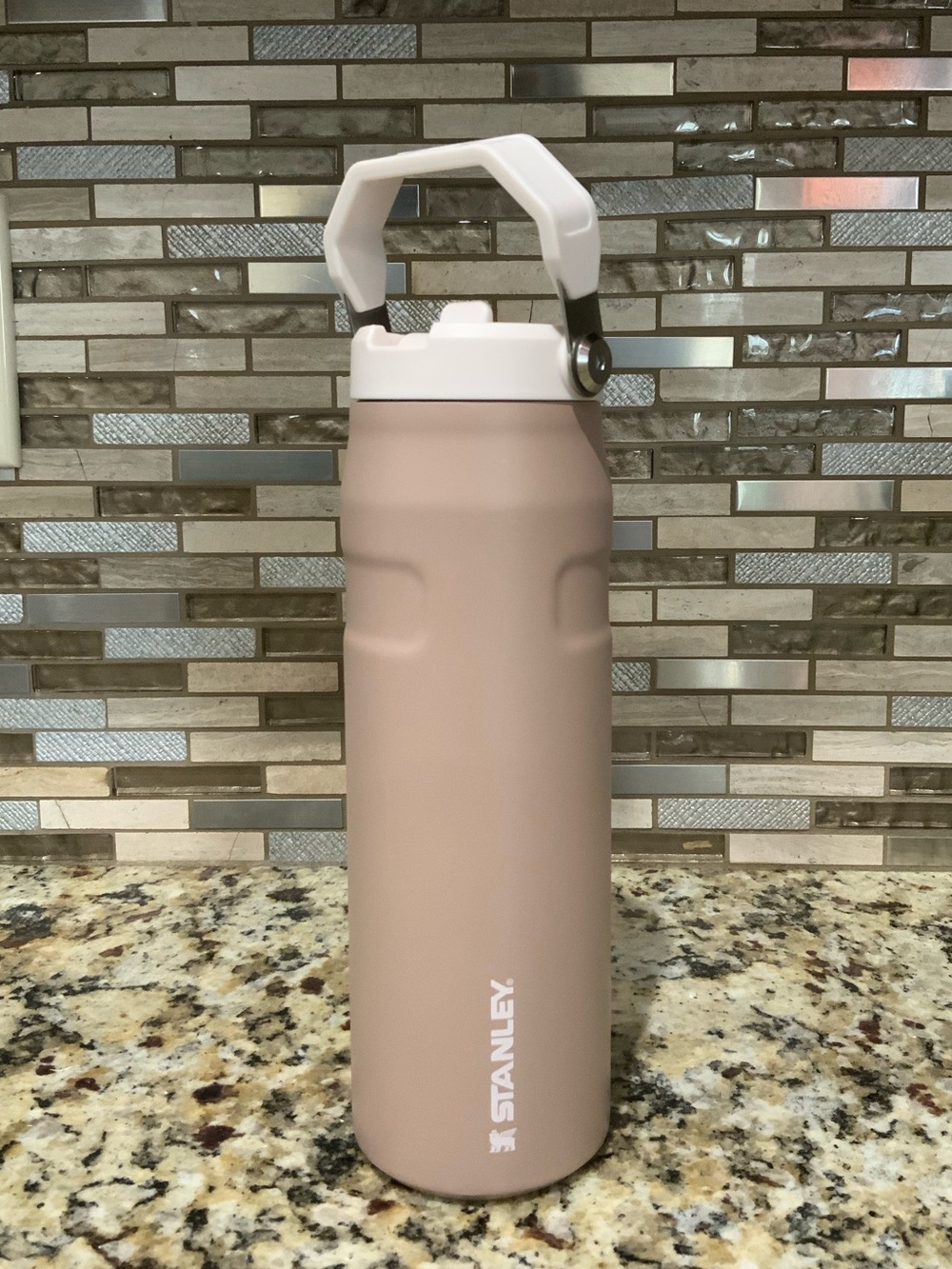 Stanley The Almond Rose Ice Flow Function with flip straw lid 24 oz